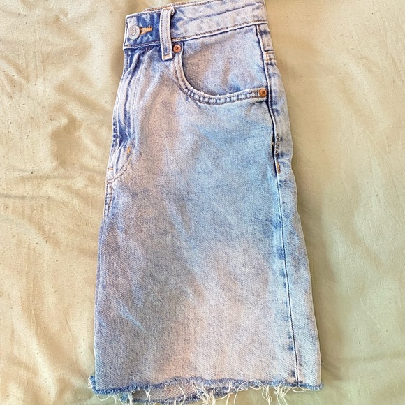 H&M denim shorts - Picture 3 of 4